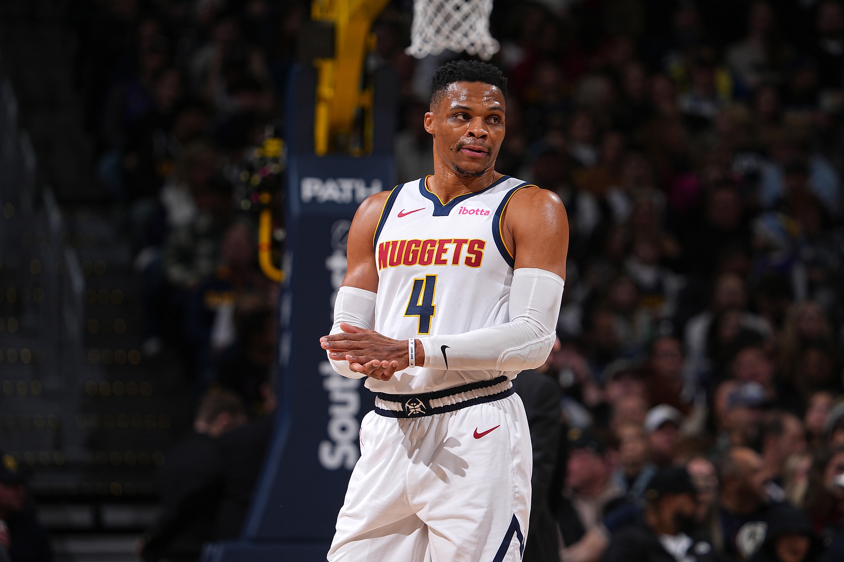 C罗进入国家队后葡萄牙12届大赛全勤，此前总共仅参加6届大赛（C罗入队后葡萄牙12届大赛无缺席，此前历史仅6次参赛）