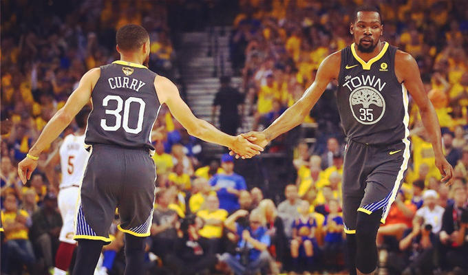 NBA球队换帅对赛季影响分析（NBA主帅更替对赛季走势的影响解读）