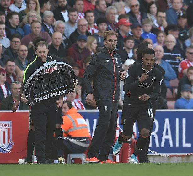 新鹏城推出与深圳本土潮流品牌COSTS联名限定球衣，售价799元（新鹏城携手深圳本土潮牌COSTS发布联名限定球衣，定价799元）